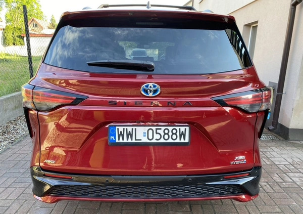 Toyota Sienna cena 230000 przebieg: 52500, rok produkcji 2021 z Zielonka małe 121